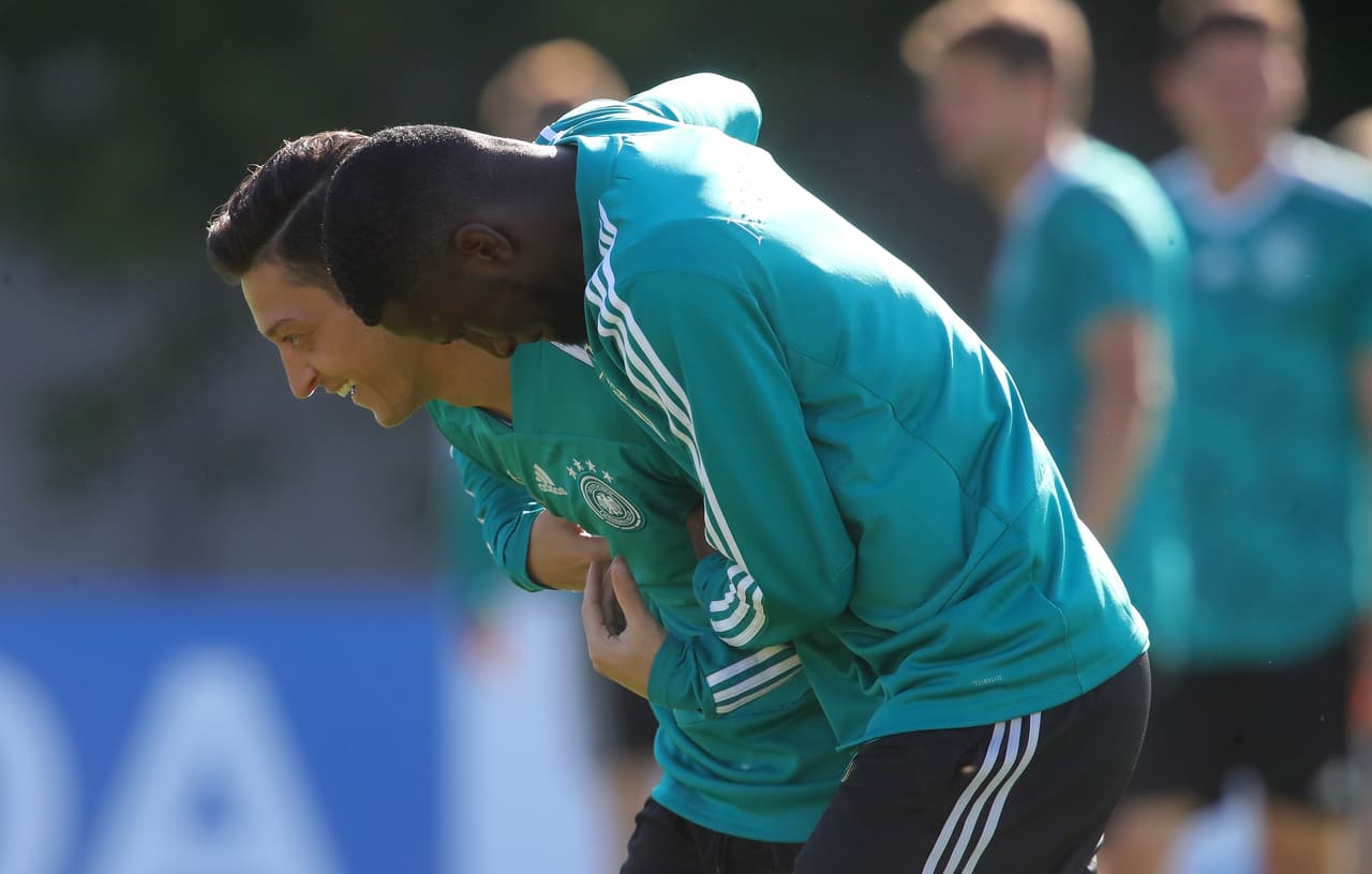 El buen ánimo del volante es parte de la expresión de optimismo de los teutones.