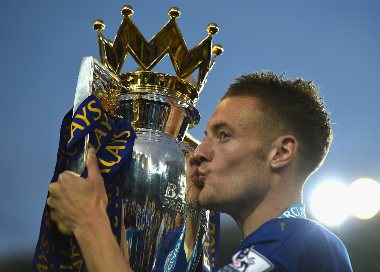 En el atque su mejor hombre fue Jamie Vardy, aunque tuvo nombres sobresalientes como Wes Morgan, Ngolo Kanté y Drinkwater.