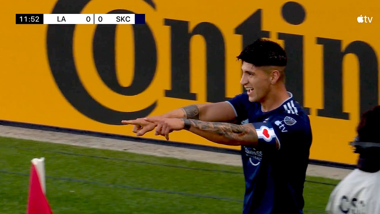 ¡On fire! Alan Pulido remata de cabeza y poner el 0-1 sobre LA Galaxy