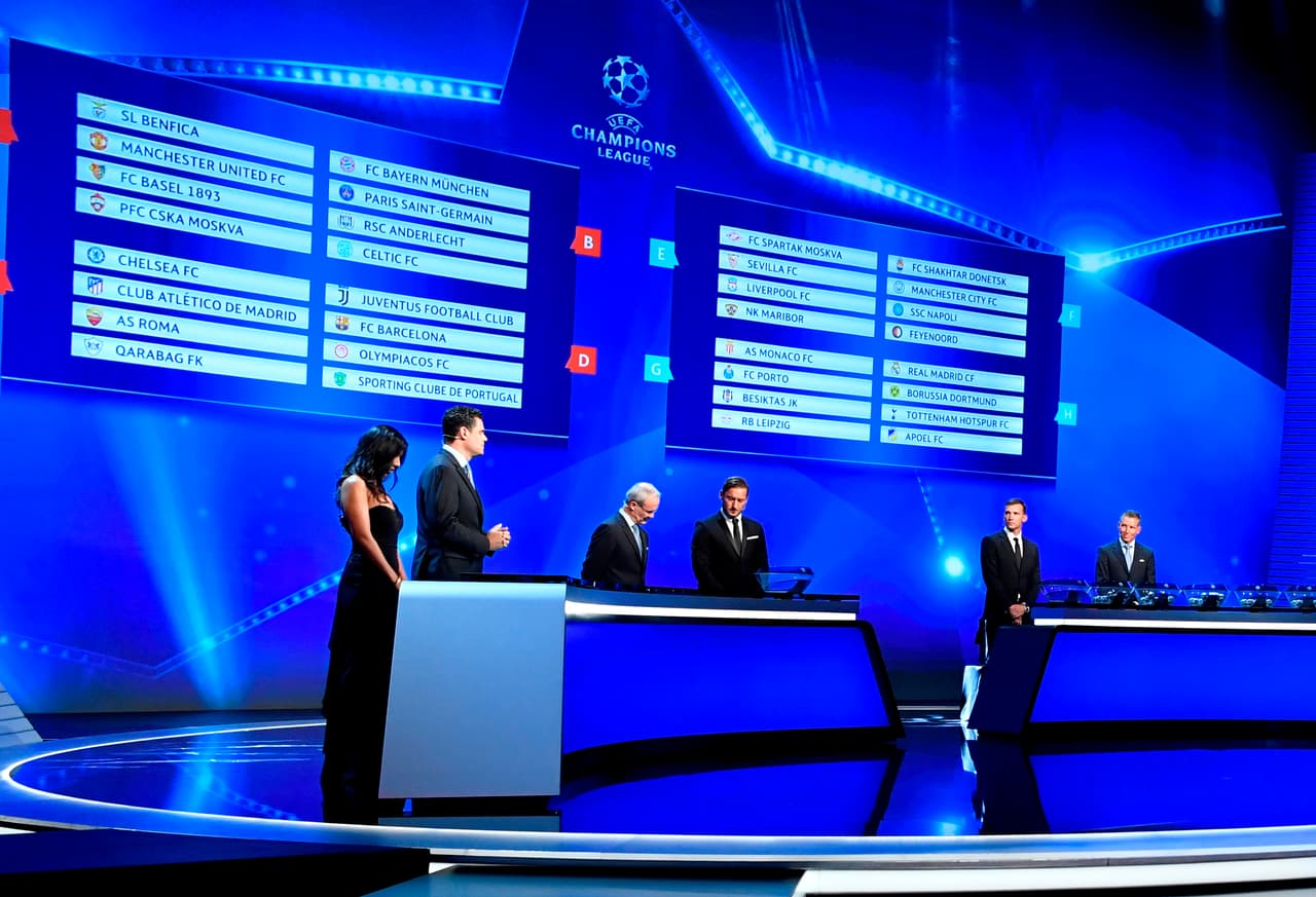 La ceremonia fue emotiva con la presencia de los exjugadores como parte del sorteo.