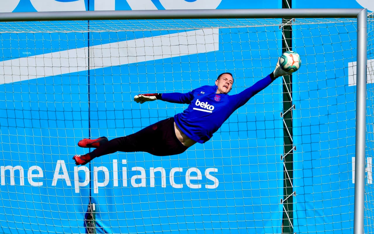 El único que apareció muy solitario volando por los aires fue Marc-André ter Stegen, portero del Barcelona.