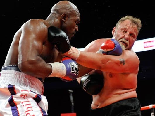 Y es que Holyfield ya no es el veloz y letal guerrero del ring, pero conserva la técnica y disciplina de los campeones.