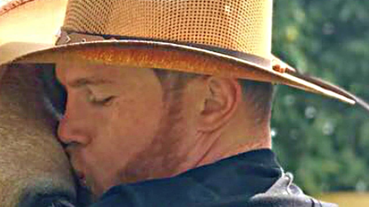 En 2020 presumió con sus seguidores de Instagram uno de los ejemplares que tiene."Qué hermosura", escribió. 
<b>En el video puedes ver al 'Canelo' con el valios caballo.</b>