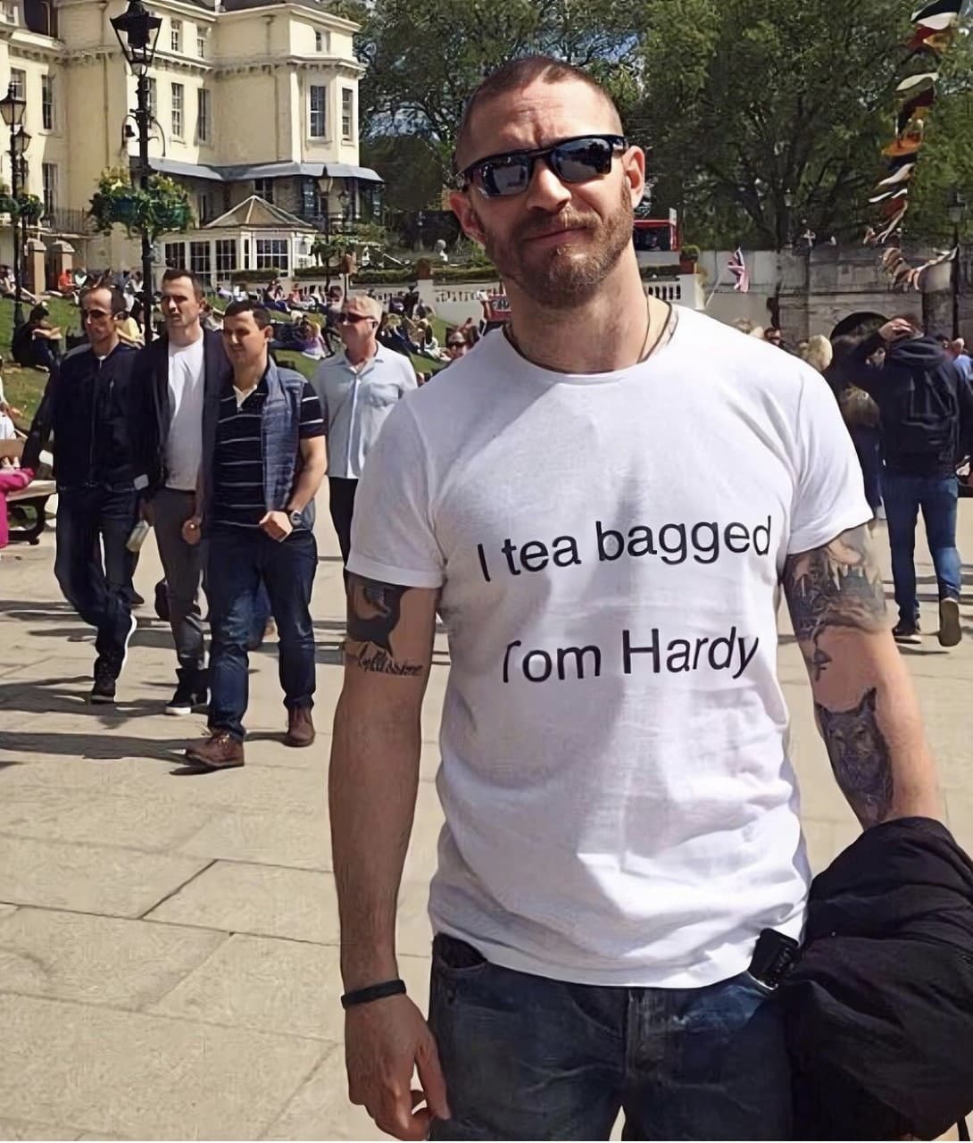 Wolverine no es un héroe típico como los son Superman y Captain America, Logan tiene un lado oscuro lleno de traumas del pasado y demonios que lo atormentan, convirtiéndolo en un personaje muy complejo.
<br>