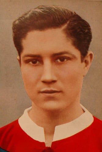 El paraguayo Arsenio Erico es el máximo anotador en Argentina, con 295 en 325. Además de goleador era todo un crack y fue reconocido como uno de los mejores de su tiempo. Todos sus goles en Argentina fueron con Independiente de Avellaneda donde jugó entre 1934 y 1946. Con Huracán jugó en el 47 sin anotar.