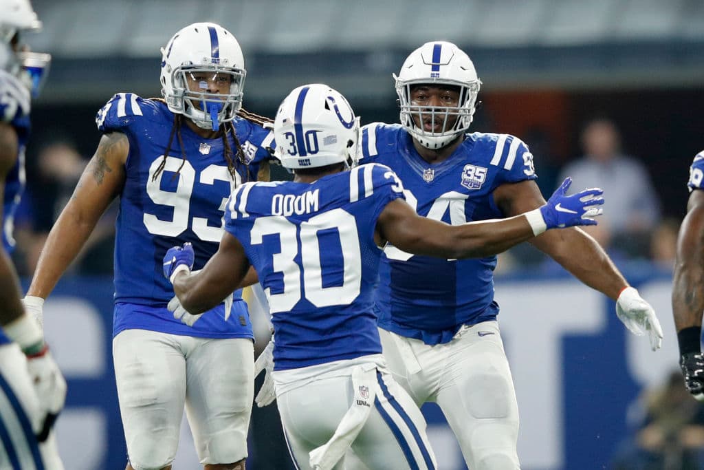 Los Indianapolis Colts (8-6) dan un salto en aras de clasificarse a la postemporada luego de derrotar 23-0 a los Dallas Cowboys (8-6) quienes sienten la presión ahora con este revés en gira.