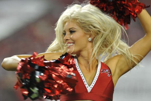 La propia Ashlee se describe en cinco palabras: Trabajadora, determinada, entusiasta, apasionada y líder. Nosotros le agregamos una más: ¡Hermosa! 