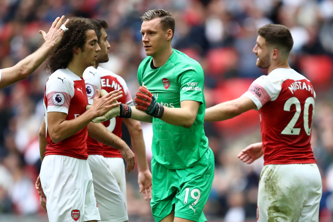 El balón se fue al tiro de esquina y el Arsenal se celebraba como un gol con el portero ex Bayer Leverkusen.