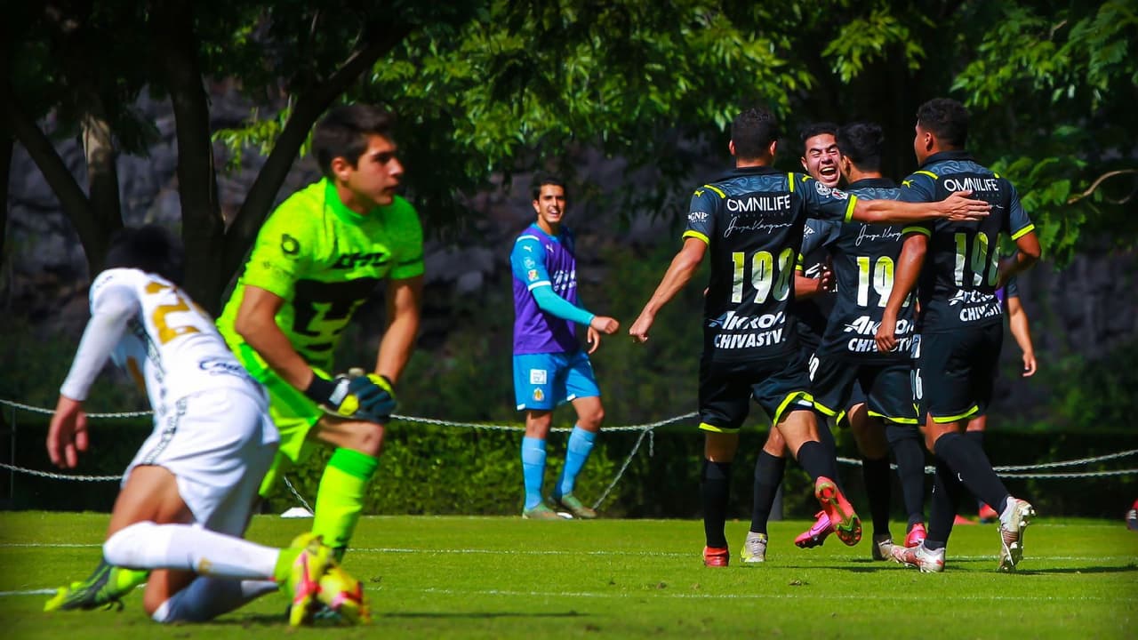 Dinenno hace gol, pero Pumas sub 20 perdió con Chivas y se hunde