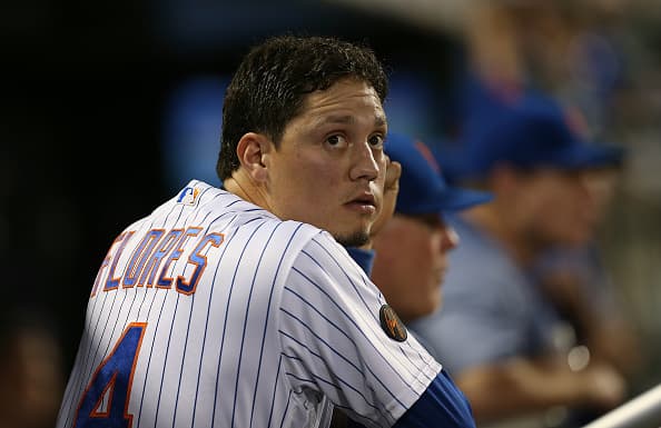 El utility venezolano Wilmer Flores firmó con los Diamondbacks 