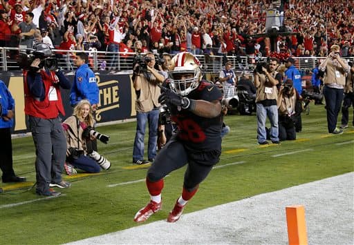 Con muchas dificultades los SF 49ers cerraron la primera jornada de la NFL ganando a los MIN Vikings 20-3. Checa las mejores tomas del duelo.