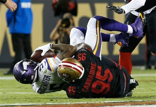 Con muchas dificultades los SF 49ers cerraron la primera jornada de la NFL ganando a los MIN Vikings 20-3. Checa las mejores tomas del duelo.