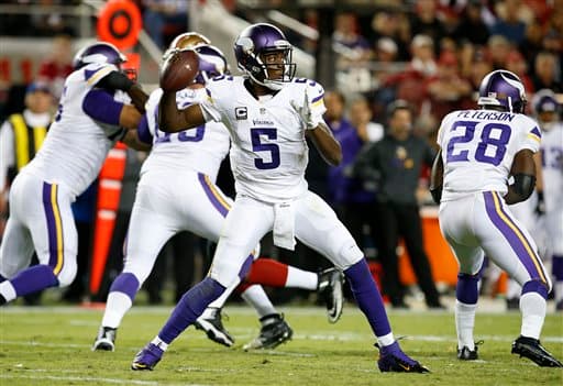 Con muchas dificultades los SF 49ers cerraron la primera jornada de la NFL ganando a los MIN Vikings 20-3. Checa las mejores tomas del duelo.