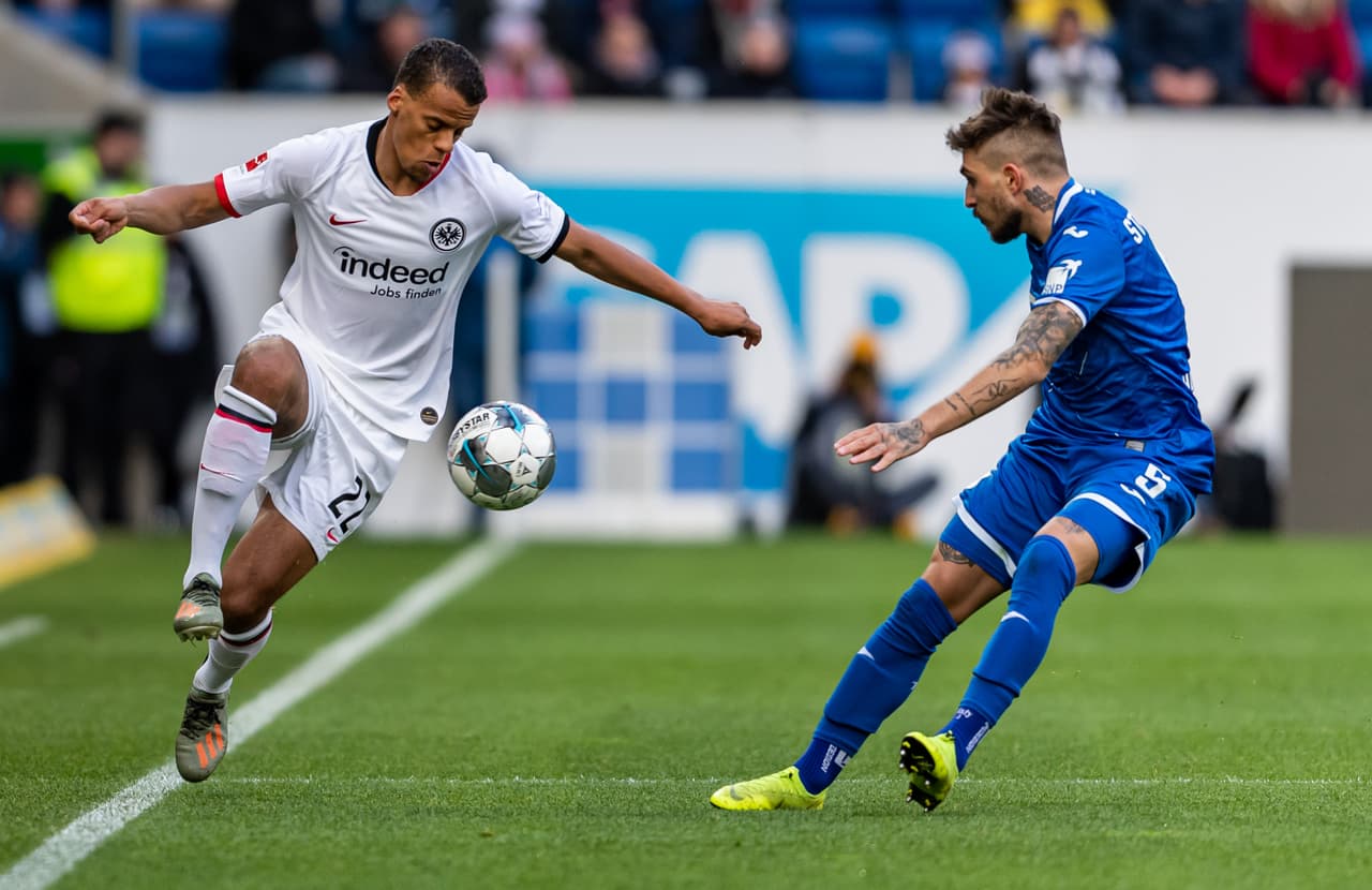 Dost (18’) abrió el marcador para Frankfurt, Stafylidis (48’) emparejó el encuentro y Chandler (62’) anotó el gol de la victoria.