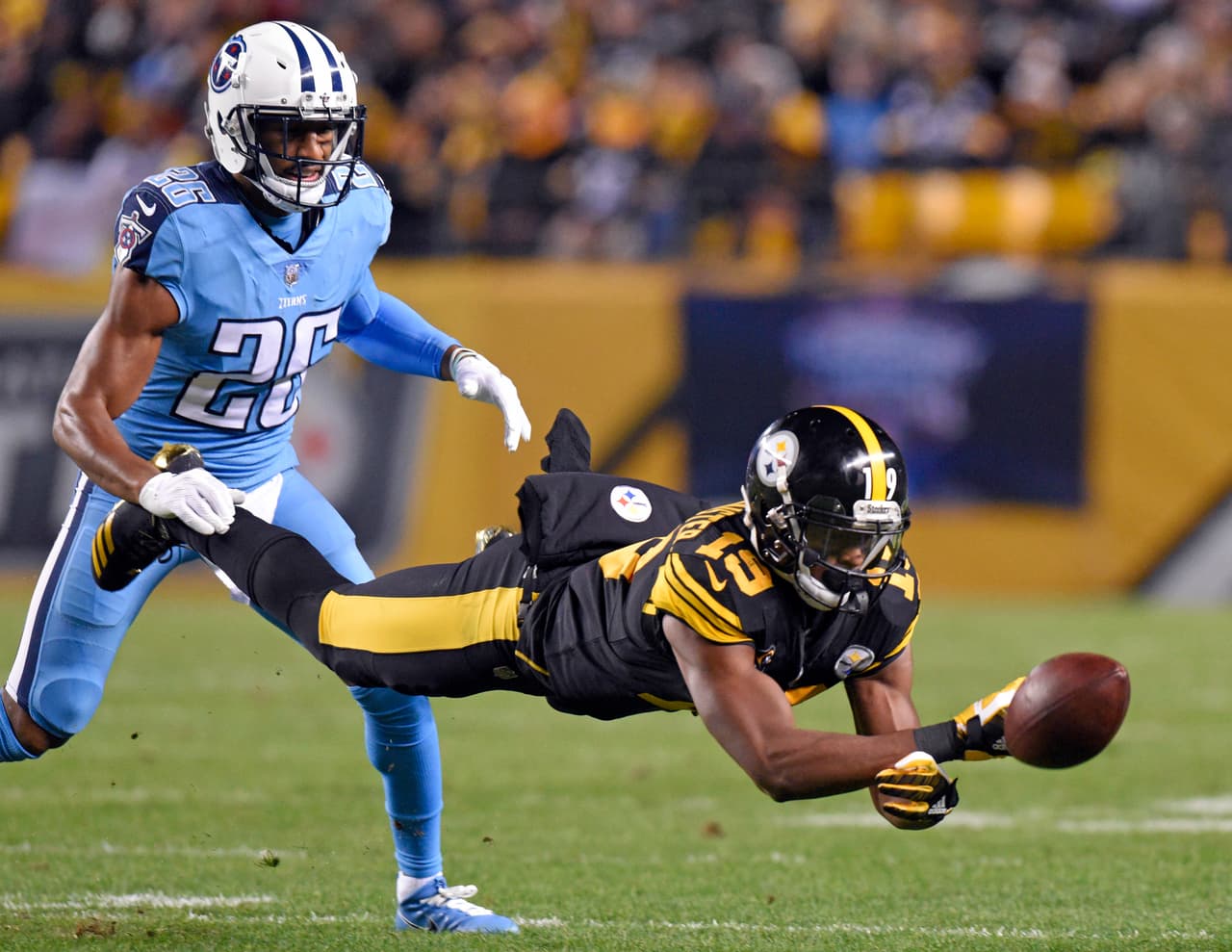 Pittsburgh Steelers wide receiver JuJu Smith-Schuster (19) can't come up with a pass from Ben Roethlisberger with Tennessee Titans cornerback Logan Ryan (26) defending during the first half of an NFL football game in Pittsburgh, Thursday, Nov. 16, 2017. (AP Photo/Don Wright)