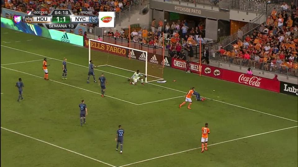 Tiro de esquina para Houston Dynamo