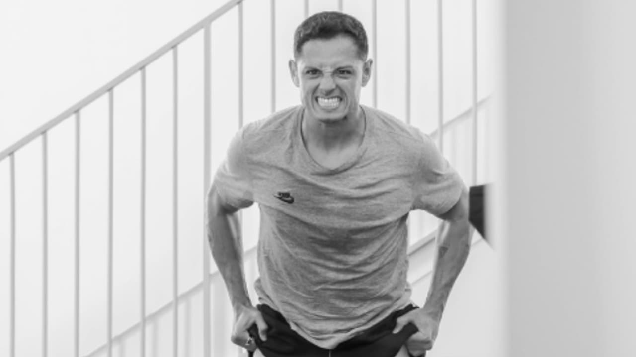 Chicharito presume físico y Bayer Leverkusen le aplaude