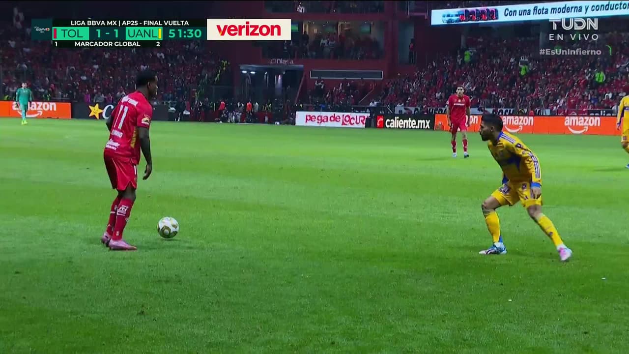 ¡GOL!  anota para Toluca. Paulinho