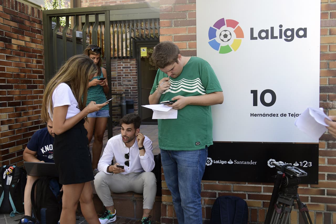 Journalists wait outside the Spanish Professional Football League "La Liga" (LFP) headquarters in Madrid, on August 3, 2017. Spain's La Liga refused to accept the payment of Neymar's 222 million euro ($260 million) buyout clause, a league spokesperson confirmed on today, potentially delaying the Brazilian's world record move from Barcelona to Paris Saint-Germain. / AFP PHOTO / JAVIER SORIANO (Photo credit should read JAVIER SORIANO/AFP/Getty Images)