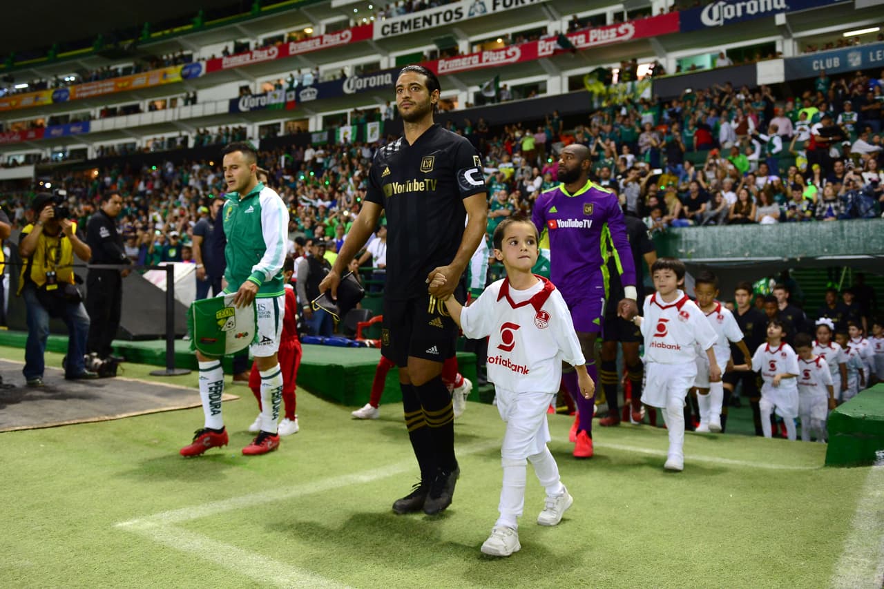 Carlos Vela no fue bien recibido por la afición del bajío.