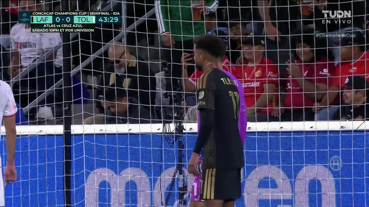 ¡TIRO ATAJADO! disparo por Jesús Gallardo.