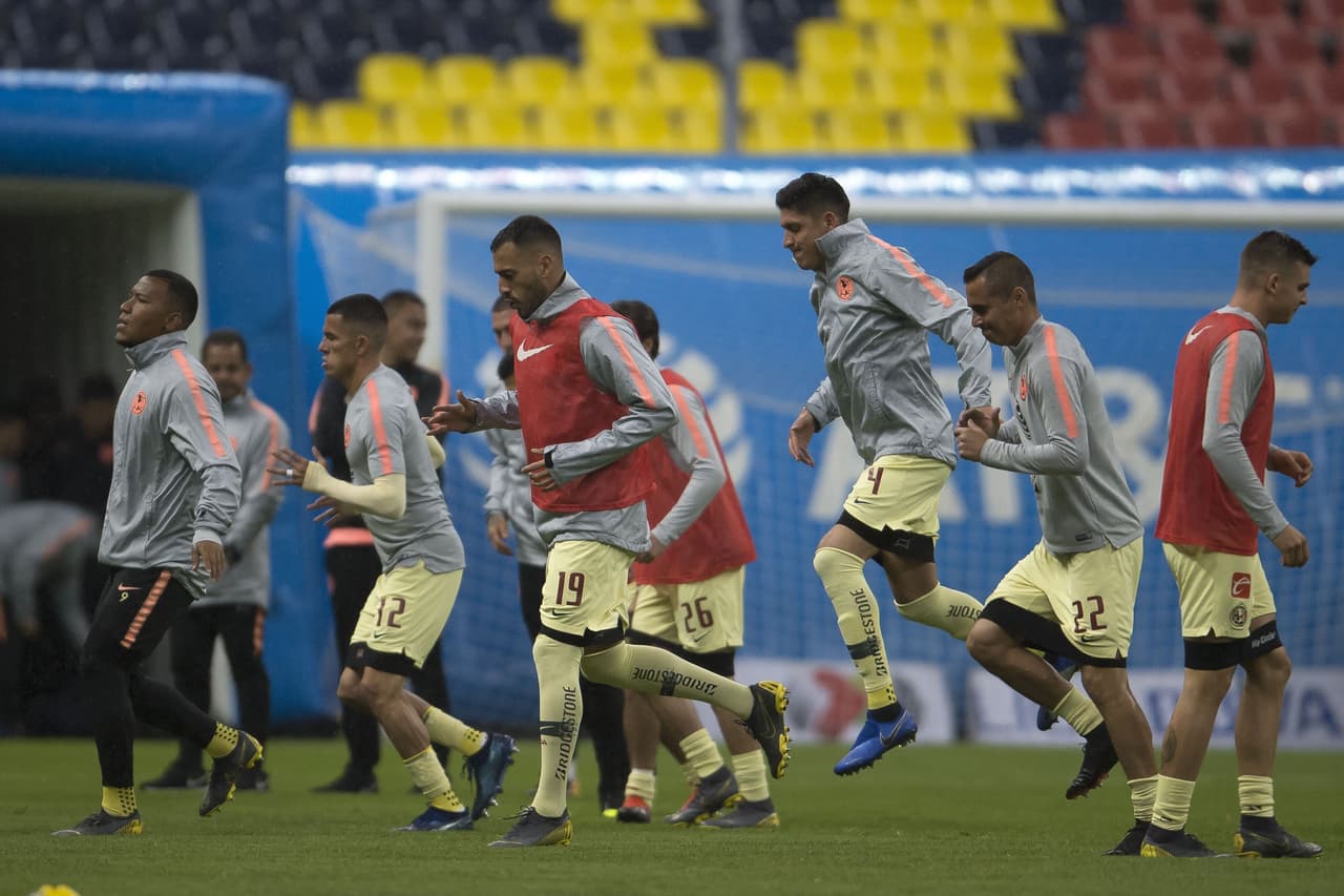 A pesar de las condiciones climáticas los jugadores americanistas estaban listos para el cotejo ante los Rayos, acoplándose a las circunstancias.