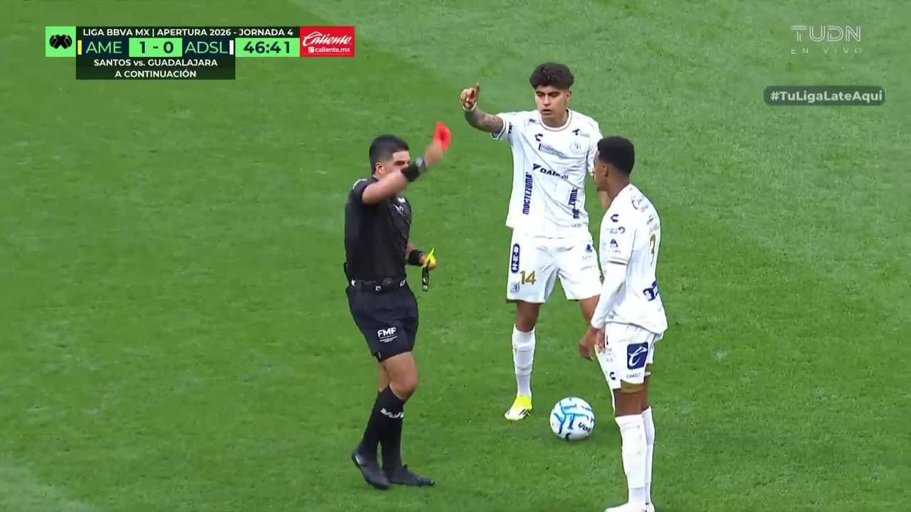 ¡Bambu le mete un patadón a Henry Martín y se va expulsado así!