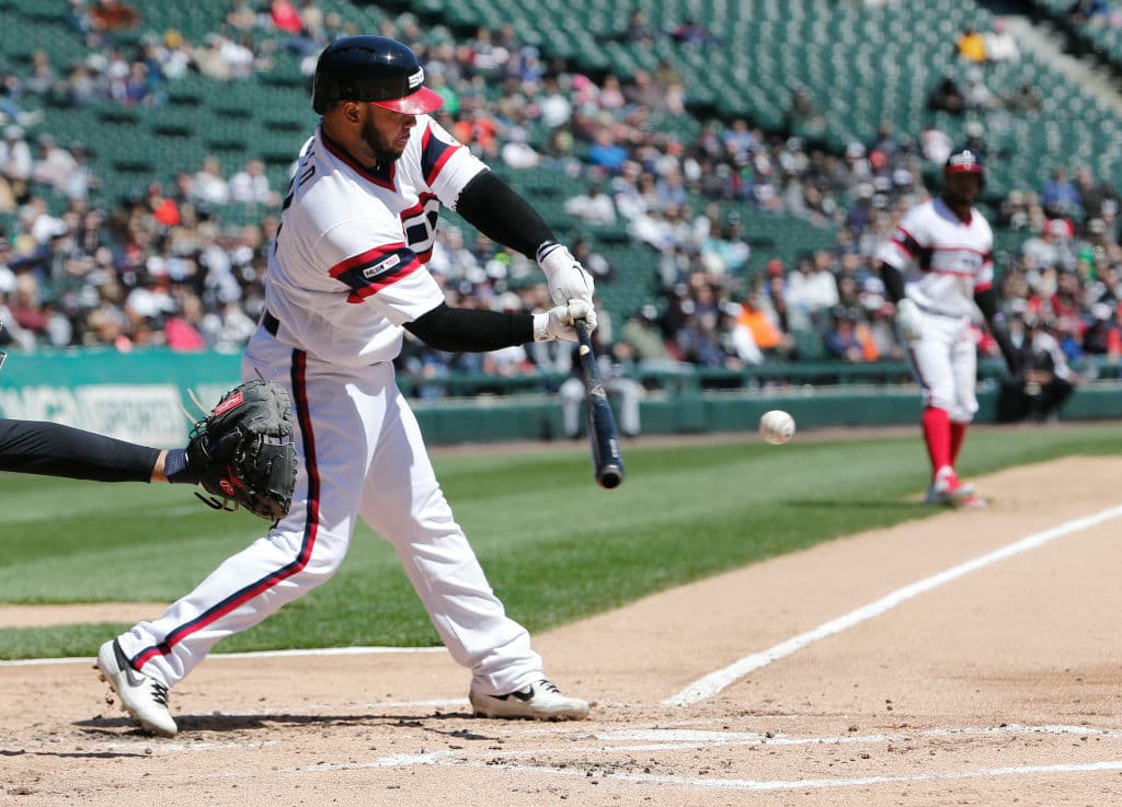 Welington Castillo pegó doblete productor de dos anotaciones para los Chicago White Sox en el mismo primer inning y se fue con dos imparables en cuatro comparecencias en el plato.