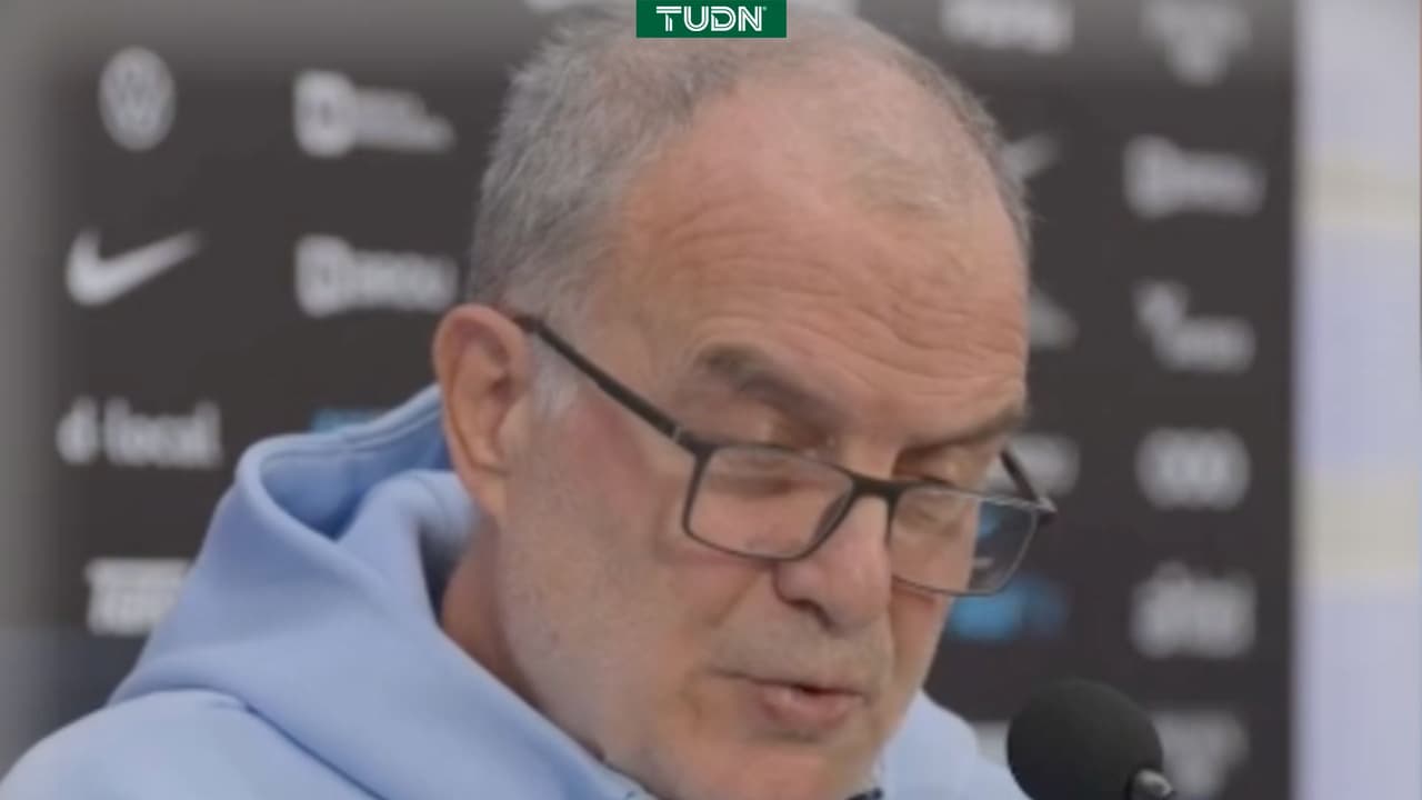 Marcelo Bielsa lanza dura crítica contra las pausas de hidratación