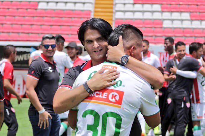 Necaxa anuncia salida de Mario Hernández Lash