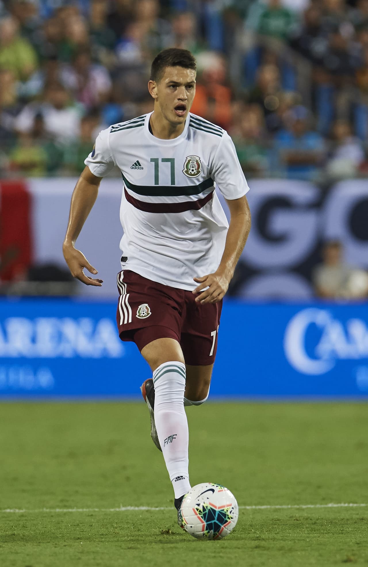 Constantemente las voces de Carlos Salcedo lo ubicaban en una zona donde no se cruzaran las coberturas, algo que podría ser criticable pero entendible por debutar y tratar de hallar ritmo de juego. Pero se habría de reivindicar y en la segunda mitad incluso participó en la fabricación del tercer gol mexicano.