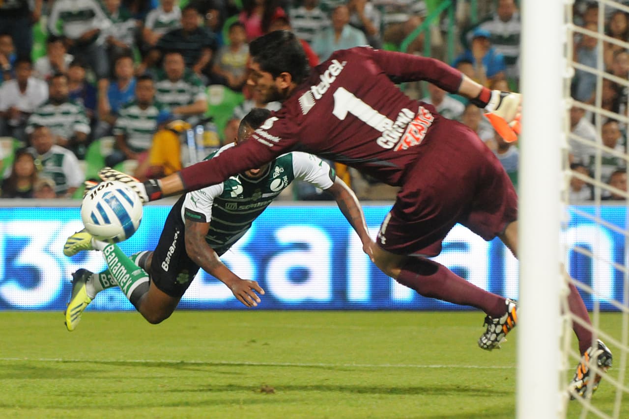 <b>Torreón lo vio volar</b>
<br>En la Jornada 2 del Apertura 2015 los Guerreros se repusieron y emparejaron 1-1 la pizarra y sobre los instantes finales privó a Andrés Rentería de la anotación que habría dado los tres puntos al equipo de la comarca lagunera.