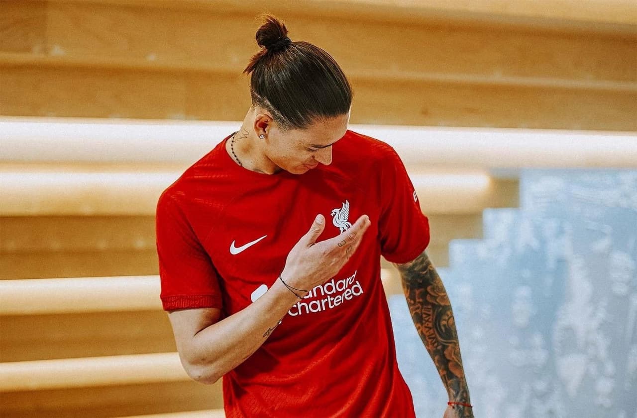 Benfica hizo oficial la venta de Darwin Núñez al Liverpool a cambio de 75 millones de euros, es decir, cerca de 79 millones de dólares. El uruguayo de 22 años podría convertirse, además, en el fichaje más caro en la historia de los Reds, pues el costo podría ascender hasta los 100 millones de euros por variables.