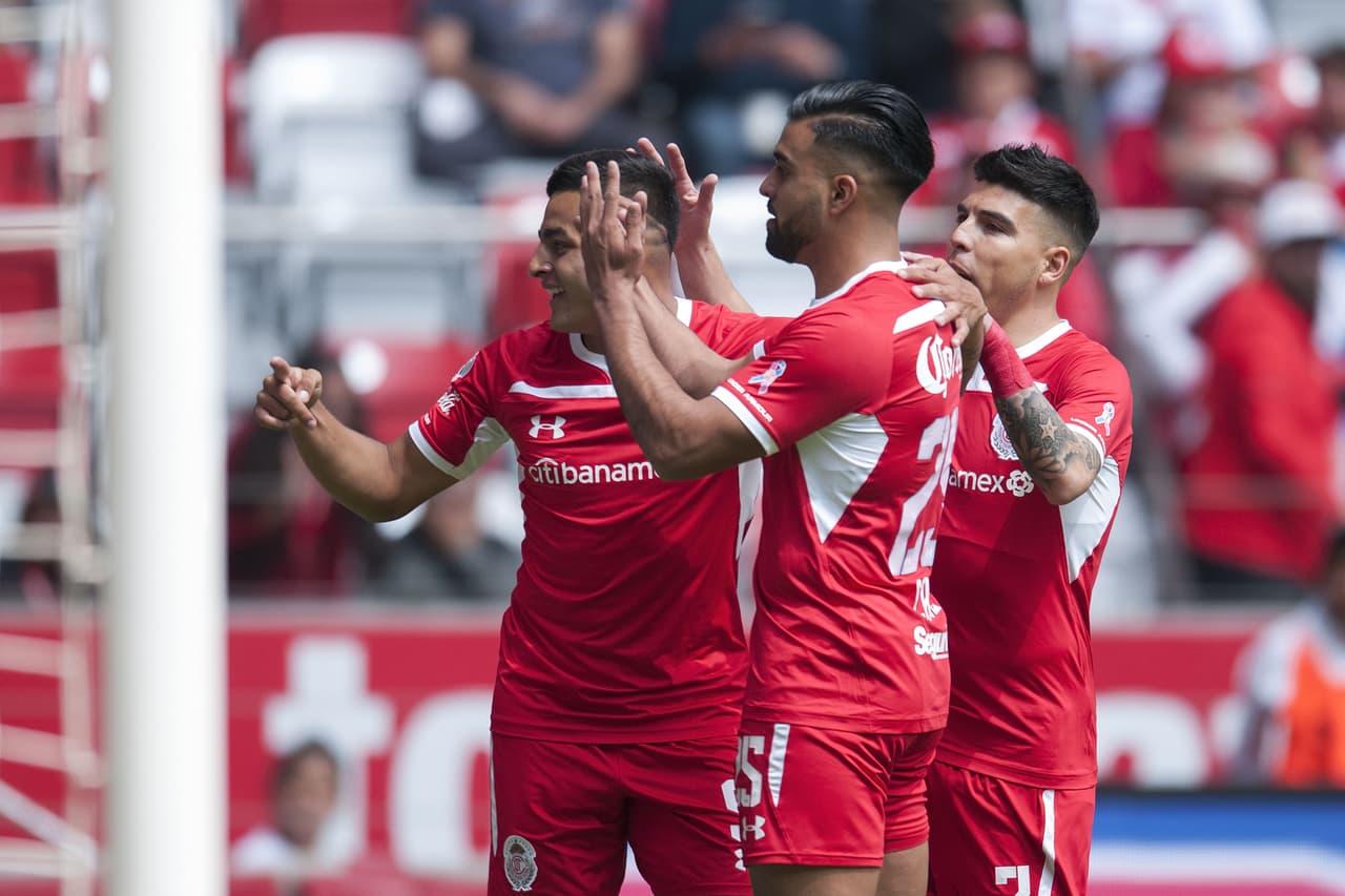 Canelo marcó el 1-0 para Toluca apenas a los 3 minutos del primer tiempo, con lo que parecía que el local iba a dominar a placer.