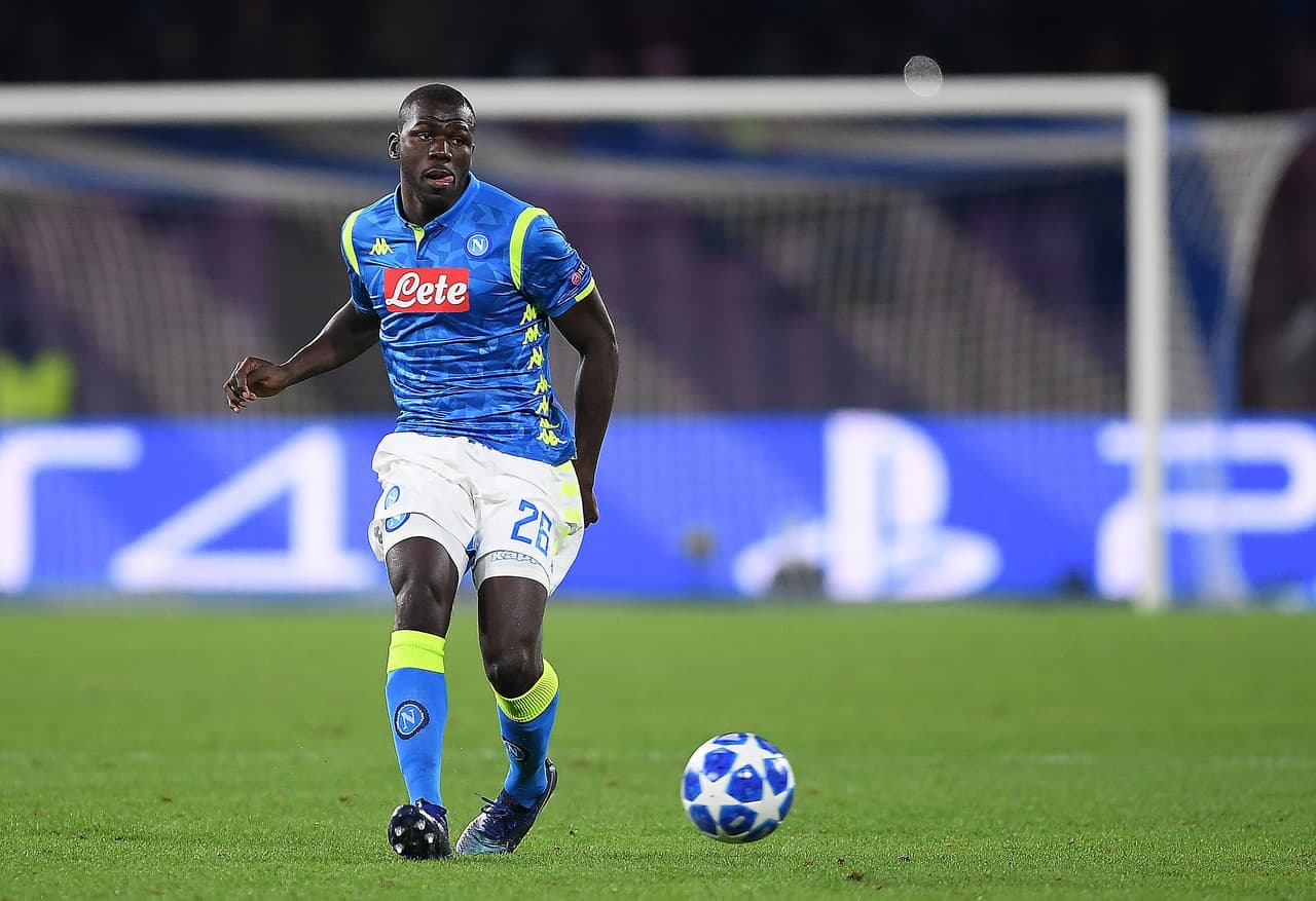 En Inglaterra podría estar el futuro de Kalidou Koulibaly (Napoli) en caso de que el interés del Manchester United y Chelsea sea real.