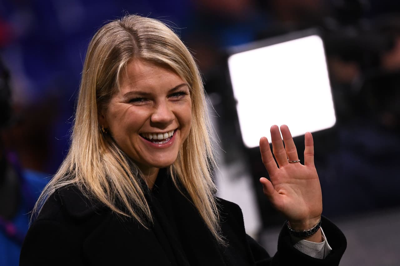 Ni siquiera Ada Hegerberg, ganadora del Balón de Oro femenil, se quiso perder este partido al que miles de aficionados franceses y españoles asistieron. En el Parc OL había esperanza de una jornada especial de Champions League entre el Lyon y el Barcelona. La ida de los octavos de final prometió emociones en la grada y en el césped.