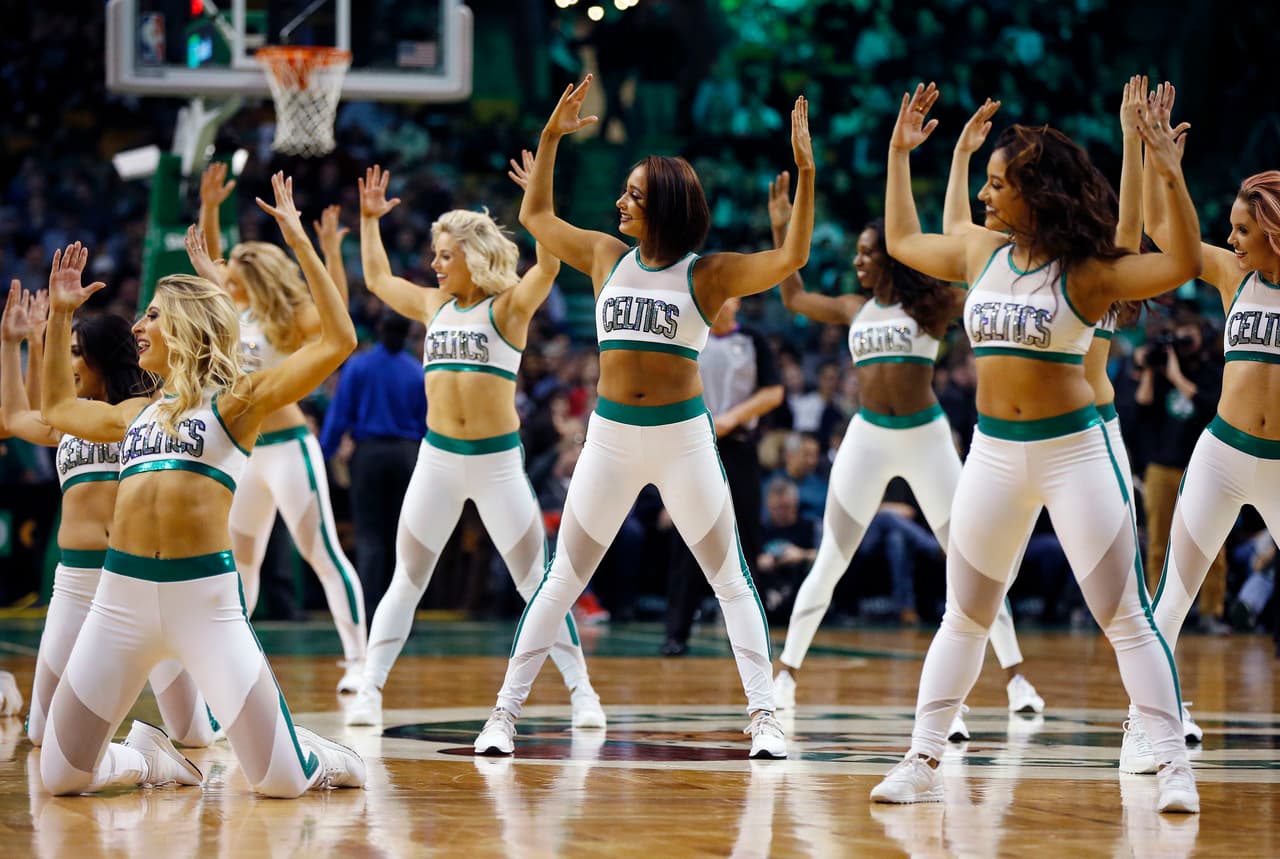 Las porristas de Boston Celtics esperan que con la sensualidad de sus bailes y su belleza sean una motivación especial para que su equipo por fin derrote a Cleveland Cavaliers en las finales de NBA.