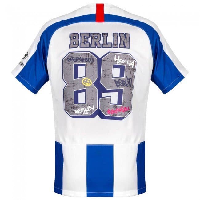 Durante la ceremonia previa al partido entre Hertha BSC y RB Leipzig, realizaron un emotivo homenaje al suceso de 1989.