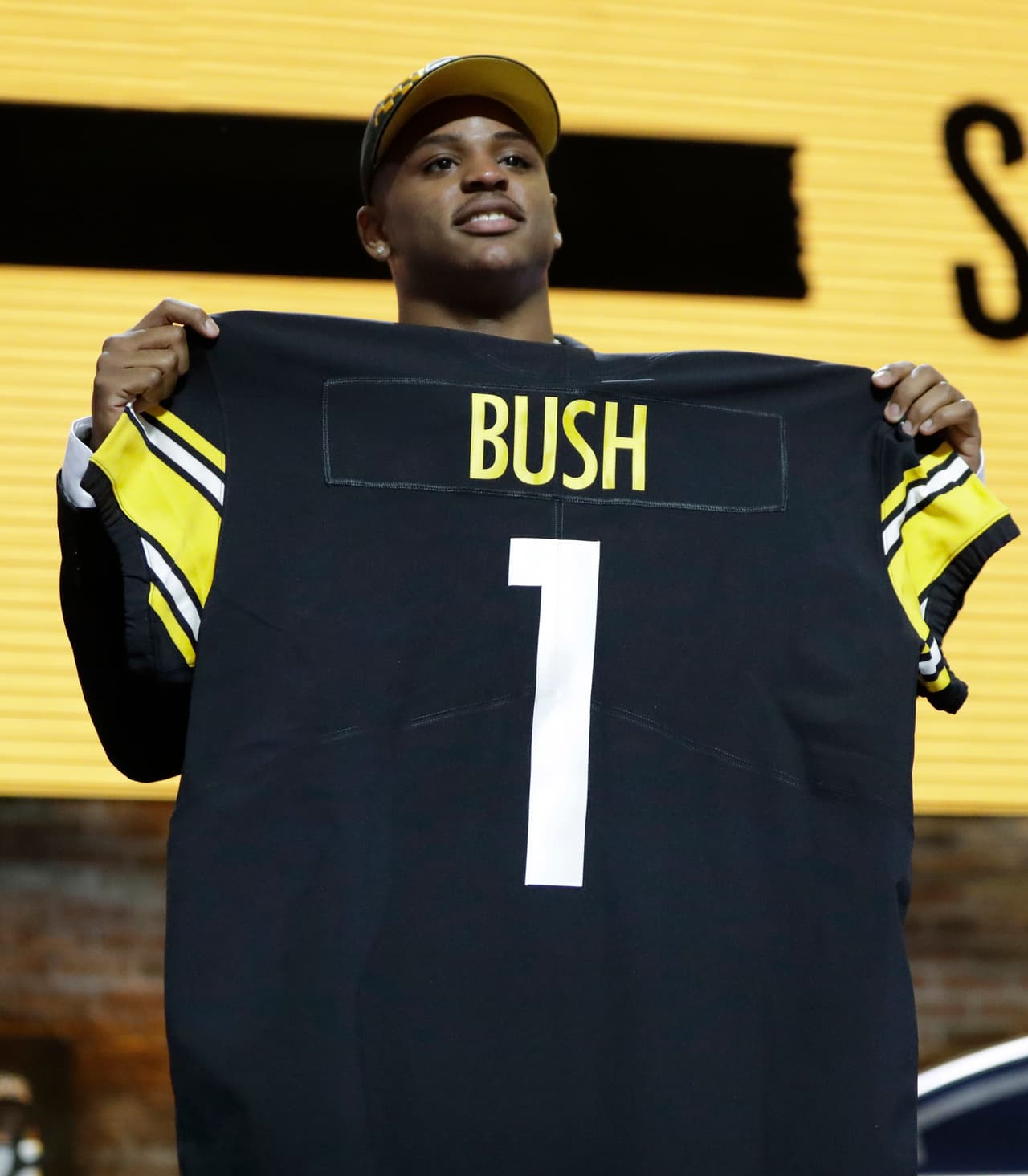 <b>10) Devin Bush (Michigan). </b>El linebacker de los Wolverines llega a los Pittsburgh Steelers como la décima selección global, luego del canje con los Denver Broncos, que originalmente elegirían en esa posición.