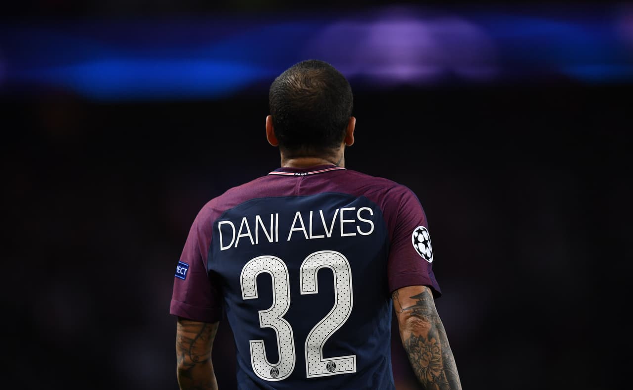 <b>Lateral: </b>Dani Alves (Paris Saint-Germain / Brasil)