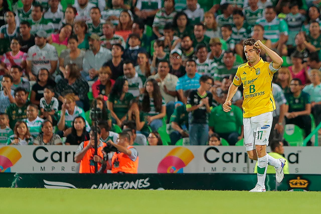 Mauro Boselli se despachó con dos goles.