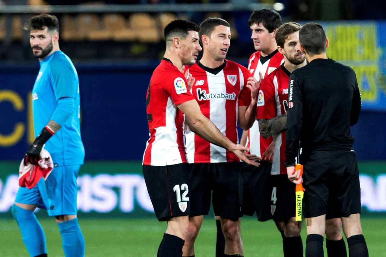 Ni siquiera la protesta de los jugadores del Bilbao fueron suficientes ante el VAR, del que se han generado diferentes polémicas en las últimas jornadas en España.