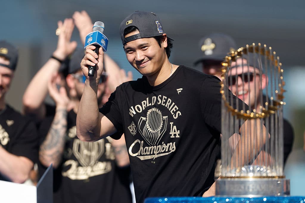 Los Dodgers festejan en su desfile y afirman que van por el triplete