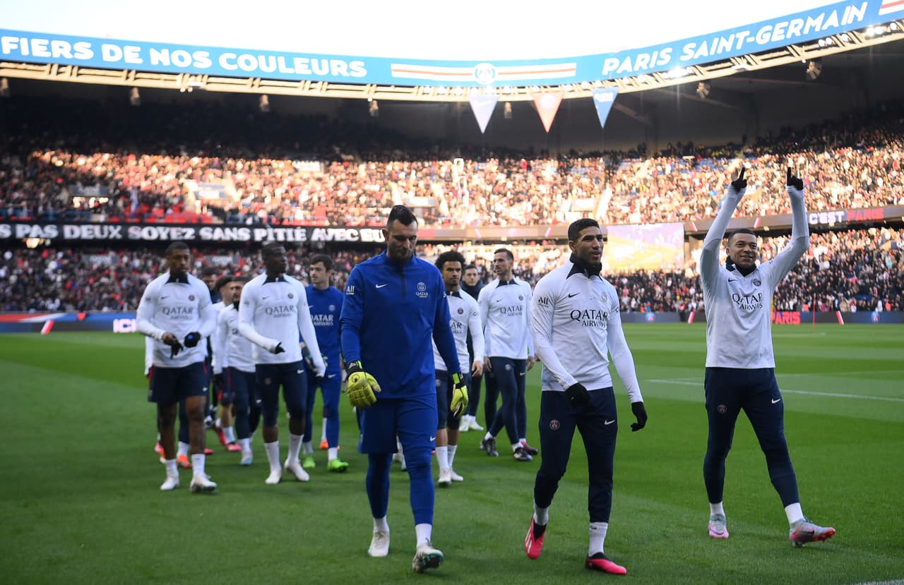 Paris Saint Germain busca reducir su masa salarial para el mercado de verano