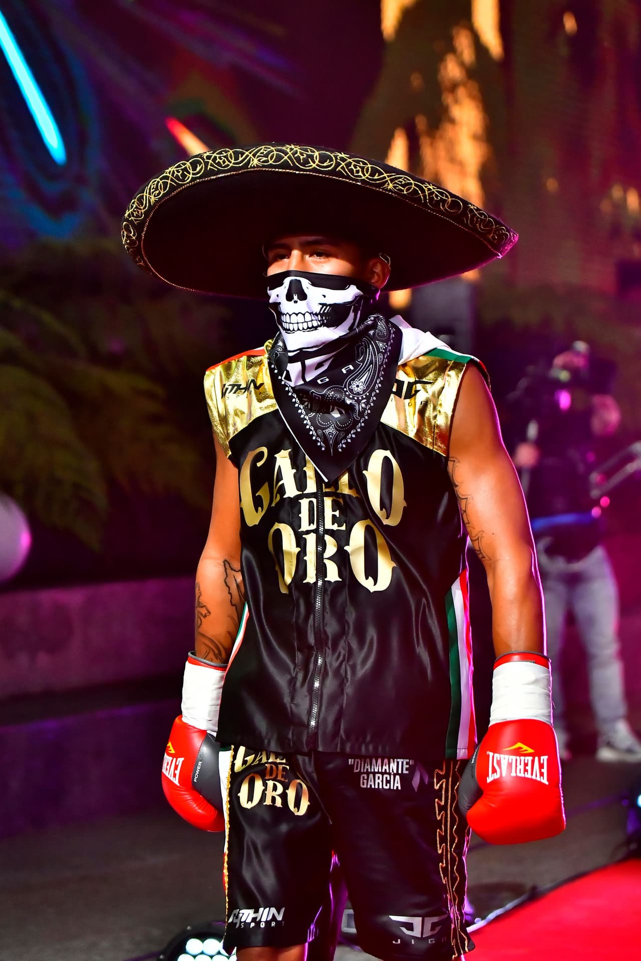 El nicaragüense retuvo el título Supermosca de la Asociación Mundial de Boxeo por decisión unánime. Con tarjetas de 118-110, 116-112 y 117-111, el retador hizo un combate serio, pero no le alcanzó.