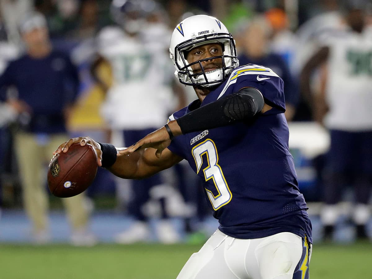 Geno Smith estuvo frente a los controles de los San Diego Chargers que superaron 24-14 a los Seattle Seahawks, con 85 yardas y un pase de anotación.