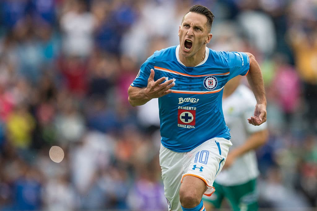 Le fue esquivo el campeonato de liga con La Máquina pero no se fue en blanco. En 2013 levantó el trofeo de la Copa MX y en 2013-14 fue campeón de la Concachampions.