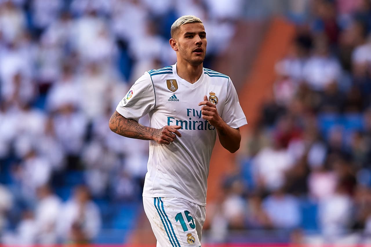 Theo Hernández - Después de hacer las divisiones menores en el Atlético se fue al Alavés sin poder debutar. Su rendimiento en el club vasco llamó la atención de Florentino Pérez quien decidió ficharlo. Ahora juega cedido en la Real Sociedad.