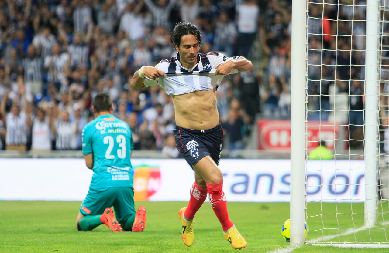 Otro que también dijo 'adiós' a las canchas fue Aldo de Nigris, quien marcó época en el Monterrey de Vucetich haciendo dupla con Humberto Suazo.