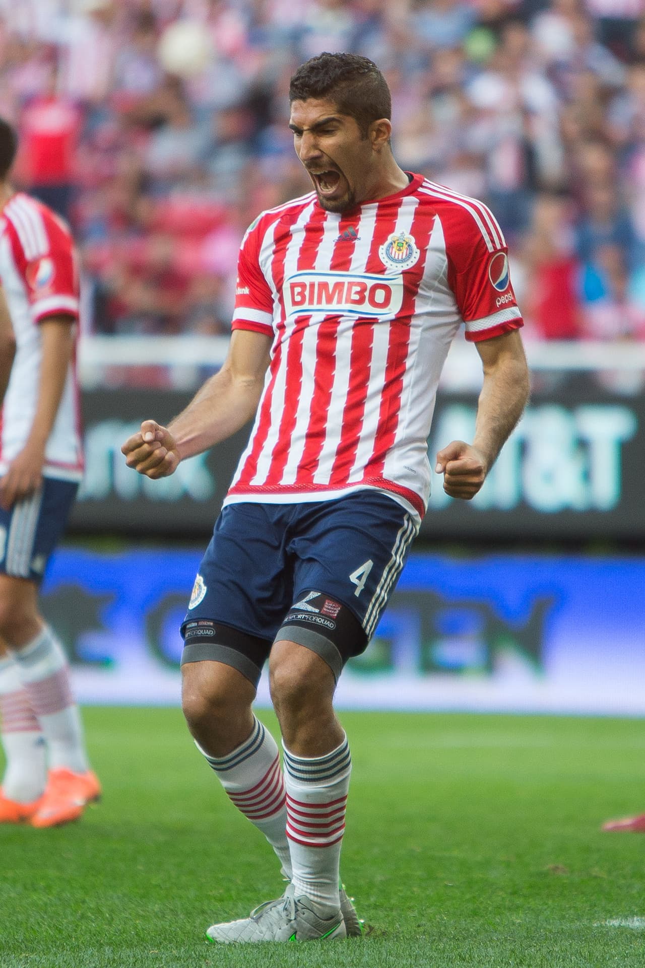 Jair Pereira, Chivas.- El jugador del Rebaño Sagrado tiene hasta el momento 24 puntos, siendo el tercer defensor que más puntos tiene y que forma parte de los jugadores de bajo costo su valor es de $2.4 millones.